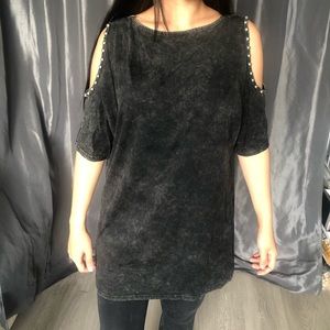 Oversized dirty black dress with stud shoulder